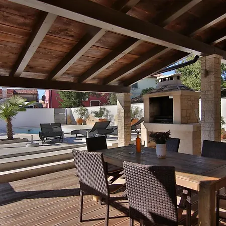 - House Sunshine Mit Pool Und Aussicht