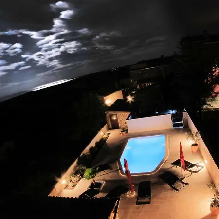 - House Sunshine Mit Pool Und Aussicht Villa *